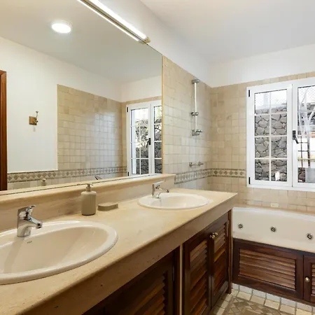 Careva 2 - Vipvipvillas Costa Teguise